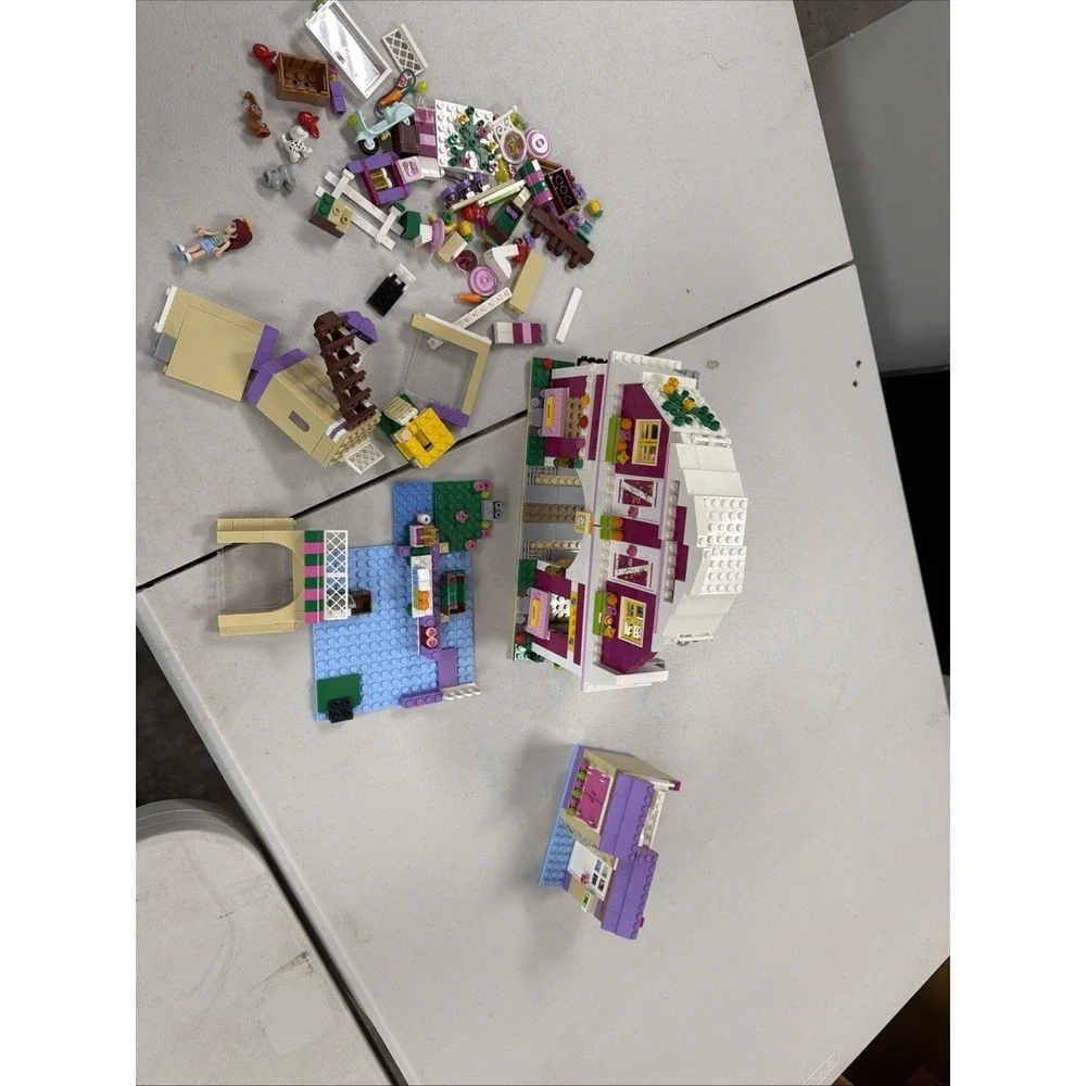 LEGO FRIENDS: Sunshine Ranch (41039) Incomplete